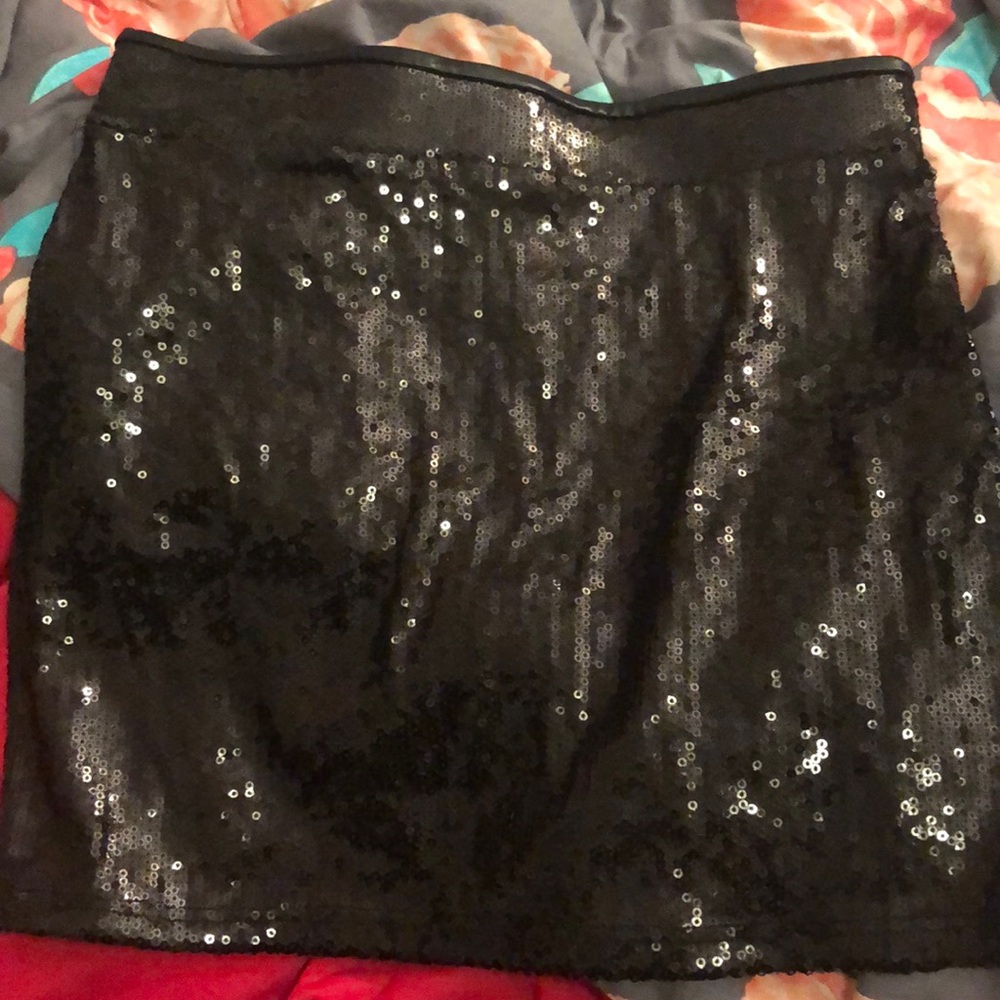 Sparkle black skirt!
